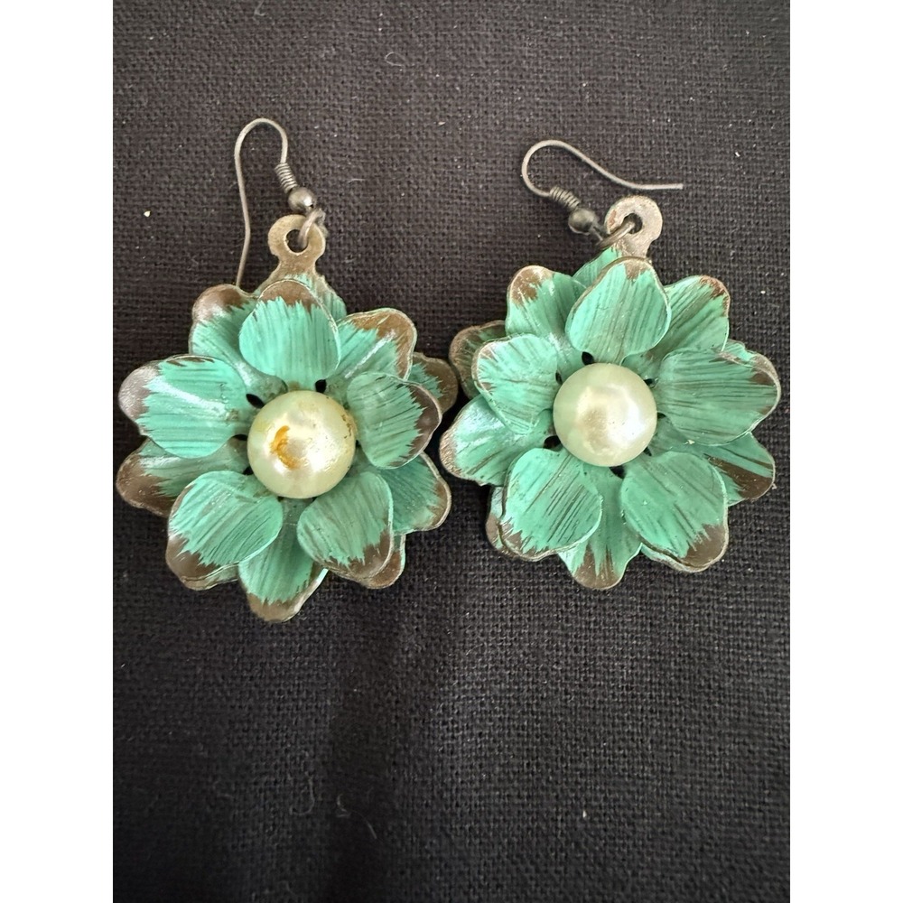 Vintage Flower Shape Drop Earrings‎ with Imitation Pearl Center White